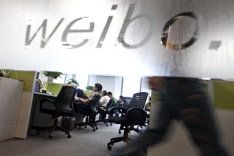 succes. Sina Weibo blev oprettet i 2009 for at tage konkurrencen op med Twitter, som Kina har bandlyst. 