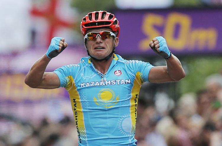 overraskelse. Alexander Vinokourov på vej over målstregen som vinder af OL-guld i London. 