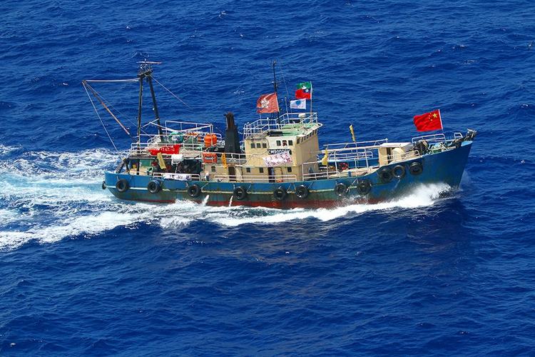 aktion. Fiskerbåden med 14 aktivister fra Hong Kong Macau og Kina om bord fotograferet i går, hvor den sejlede mod den omstridte ø, som både japanerne og kineserne gør krav på. 