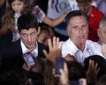Upopulær. Paul Ryan (t.v.) er elsket af mange konservative republikanere, men mange amerikanere er skeptiske over for Mitt Romneys (t.h.) valg af ham som sin vicepræsidentkandidat. 