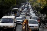 TRAFIK. Den græske biltrafik er faldet mærkbart. Til gengæld er mængden af solgte cykler kraftigt stigende. Arkivfoto fra Athen. 
