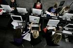 DIGITALT. Ørestad Gymnasium åbner i morgen op for de nye elever. Tre år uden lærebøger i papir venter. 