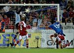 Nederlag. Slovakiets Marek Hamsik scorer. 