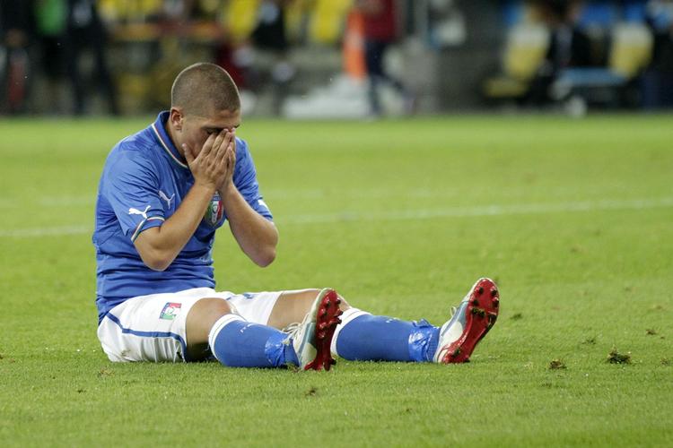 Ærgrelse. Marco Veratti ærgrer sig over at det ikke lykkedes ham at score i kampen mod England, som endte med italiensk nederlag på 1-2. 