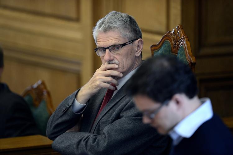 nyt. Mogens Lykketoft sender en videohilsen, når Folketingets kantine, Snapstinget, i morgen danner ramme om ramadanmidagen. 