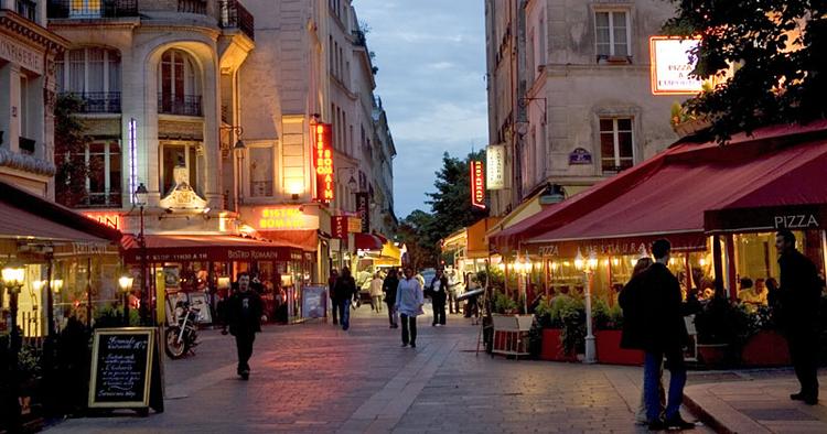 BYLIV. En forlænget weekend i Paris byder på hyggelig aftenstemning og god mad. (Arkivfoto) 
