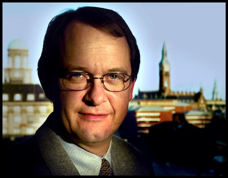 Dialog. Direktør i Dansk Arbejdsgiverforening, Henrik Bach Mortensen, mener at ledige skal til flere samtaler med arbejdsgivere inden dagpengestoppet. 