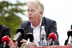 Udmeldinger. Med partiformand Villy Søvndal i spidsen holdt SF i dag sit sommergruppemøde. 