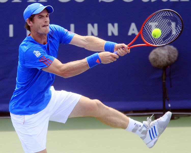 ude. Andy Murray red ikke videre på bølgen efter den flotte sejr i OL-finalen mod Roger Federer. 