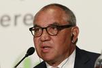 transferproblemer. Wolfsburgs cheftræner Felix Magath har indstillet sig på, at Simon Kjær bliver i klubben. 