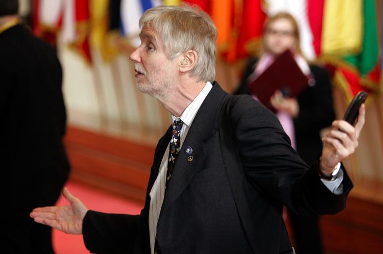 helgardering. Finlands udenrigsminister, Erkki Tuomioja, siger, at planen er udarbejdet »for alle tilfældes skyld« 