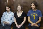 dømt. De tre medlemmer af det russiske punkband Pussy Riot er i dag blevet kendt skyldige i hooliganisme. 
