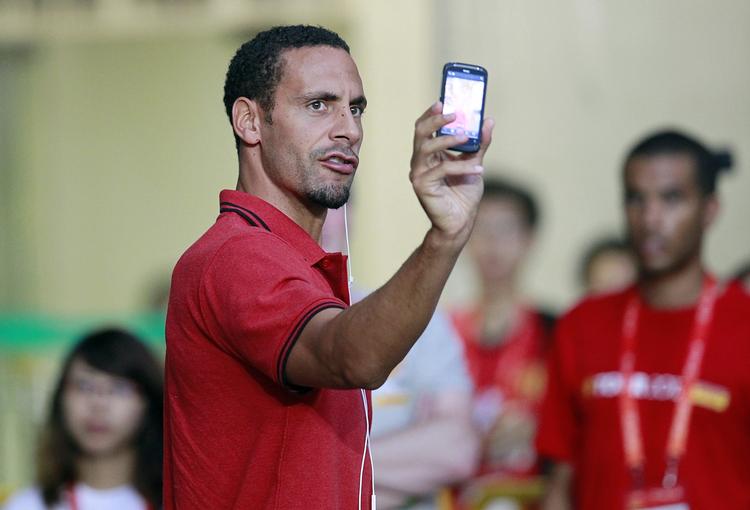 Overset. Rio Ferdinand er ikke inde i landsholdsvarmen hos Roy Hogdson, der endnu engang har valgt at se bort fra United-spilleren. 