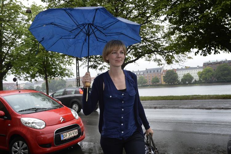 Eksistensberettigelse. Hvis miljøminister Ida Auken og resten af SF ville, turde og kunne, rummer en selvstændig position som grønt parti et nyt fundament for at præge samfundet. 