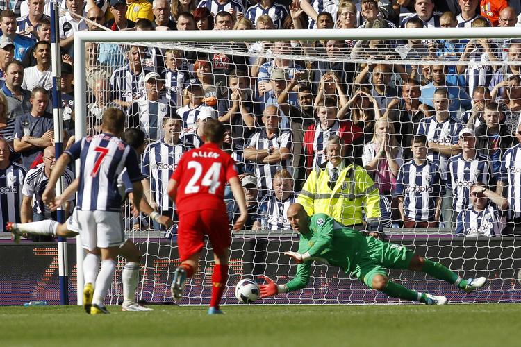 Forgæves. Reina snuppede det straffespark, som Daniel Agger begik, men Liverpool tabte alligevel 3-0. 