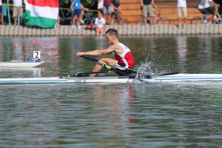 guld. Henrik Stephansen holder sig i spids og genvinder sin VM-titel i letvægtssinglesculler i dagens VM-finale. Foto: Finn Andersen/roning.dk 
