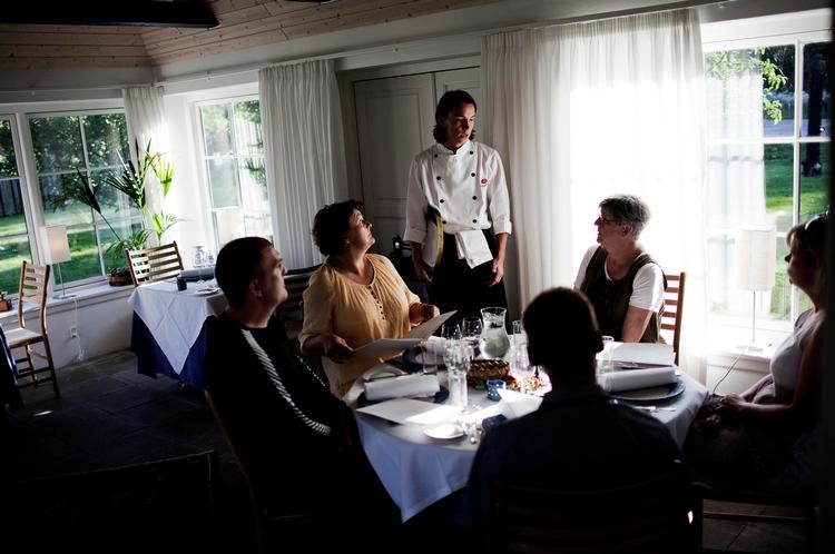Autentisk. Man får den ægte vare hos Tinggården, der har drevet restaurant i 25 år. 
