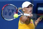 sværere. Caroline Wozniacki sad over i første runde af WTA-turneringen Western &amp; Southern Open i Cincinnati og slap let videre fra anden runde. Tredje, derimod, bliver hård. Her venter verdens nr. 24, der har slået danskeren i de sidste tre indbyrdes opgør. 