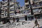 Hjælp. Det ser brugt ud i storbyen Aleppo, men de syriske oprørere får tilsyneladende lidt ekstra hjælp i kampen mod Assads tropper. 