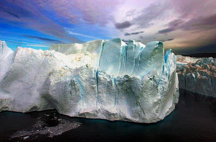 Forandring. Verdens forvandling, de smeltende poler og rygende skorstene er en dødsrute. Sustainism giver positiv inspiration til, hvad man kunne gøre i  stedet. 