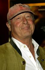 Filminstruktør Tony Scott er død, efter at være sprunget ud fra en bro i Los Angeles. 