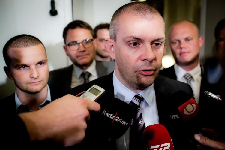 Finanser. Finansminister Bjarne Corydon har fået halvanden milliard ekstra at gøere godt med på grund af renteudviklingen. 