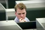 Nedtur. Stigende renter kan være katastrofalt for boligejere med variable lån, de faktisk ikke har råd til. Derfor vil regeringen nu stramme kravene til rådgivning. 