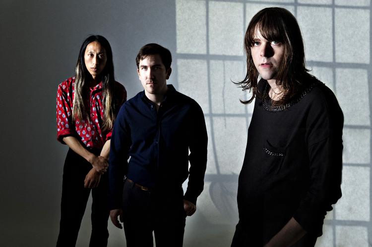 lo-fi. Den ukronede konge af californisk lo-fi-rock Ariel Pink (til højre) er stadig en herlig særling på sit nye album, 'Mature Themes'. 