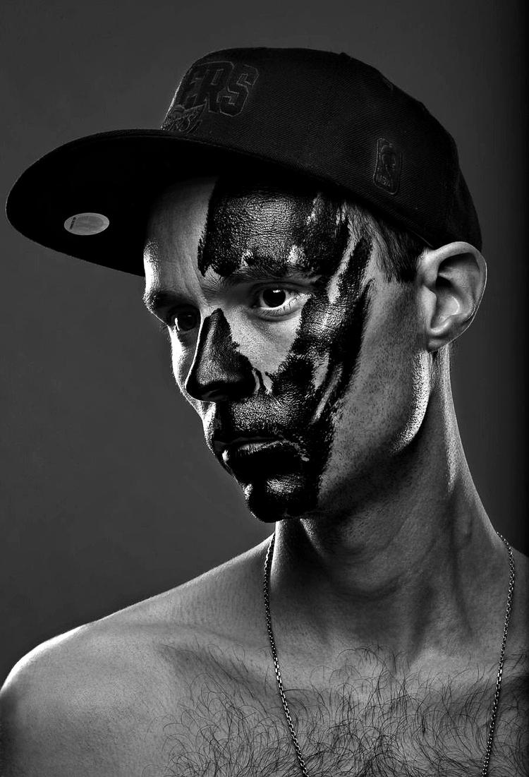 Ambitiøs. Danske Andreas Asingh kan sagtens lægge krigsmalingen i skuffen oven på sin forfriskende debut-ep under aliasset Slowolf. 