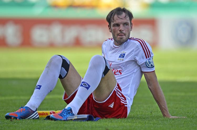 SKUFFET. Heiko Westermann og de øvrige HSV-spillere havde svært ved at forstå nederlaget til Karlsruher SC. 