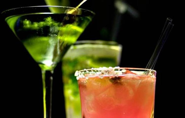 fødselsforberedelse. Alkoholindtag under graviditeten er et emne, der er mange forskellige holdninger til. Nu tyder et mindre studie på, at drikkeriet kan have alvorlige konsekvenser for børn helt op i deres teenageår. 