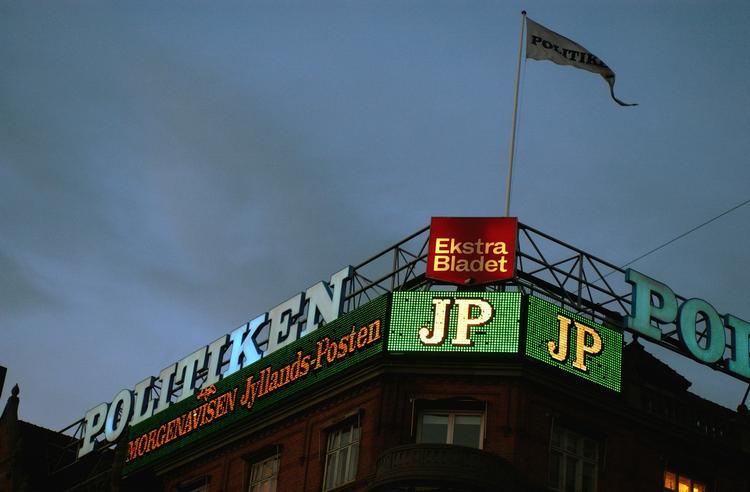 Jyllands-Posten og Politiken fusionerede ved årsskiftet 2002/2003. 