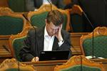 Fortrydelse. Torsten Schack Pedersen og de øvrige venstrefolk er ikke tilfredse med deres egen skatteaftale. 