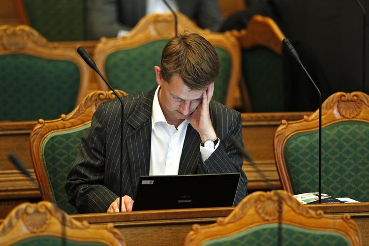 Fortrydelse. Torsten Schack Pedersen og de øvrige venstrefolk er ikke tilfredse med deres egen skatteaftale. 