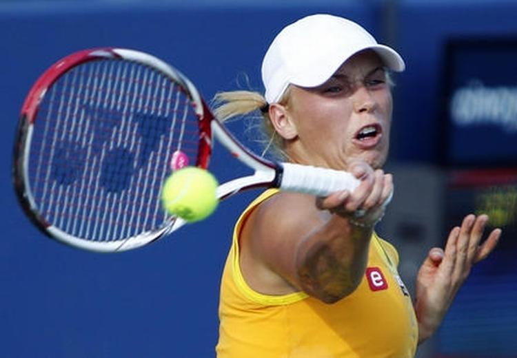 VIDERE. Caroline Wozniacki havde ikke de store problemer i sin første kamp i New Haven mod Ekaterina Makarova. 