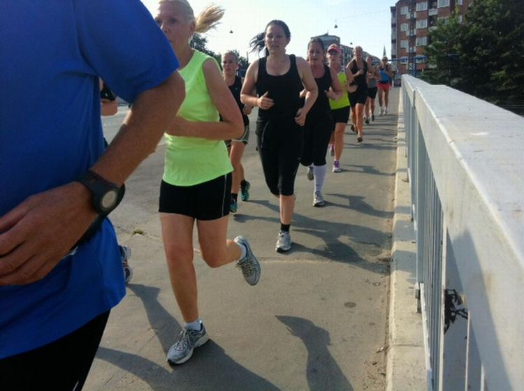 SAMMENHOLD. Find en fartholder og det rigtige tempo. Så går søndagens lange træningstur meget lettere, skriver vores læsere. 