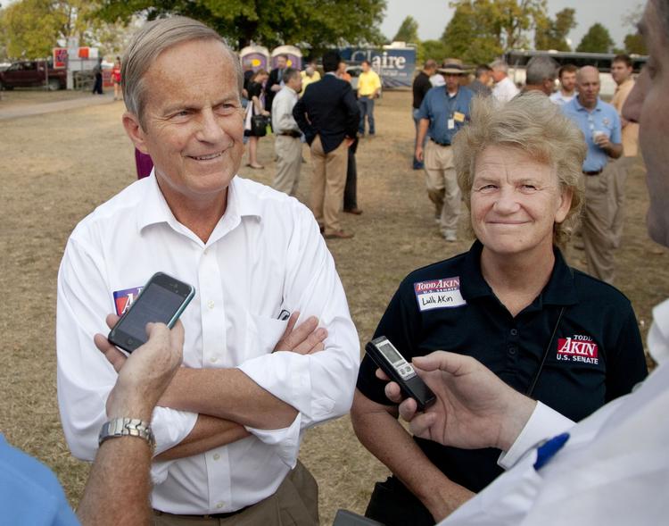 Kandidat. Todd Akin fortsætter sin valgkamp, men presset på ham vokser. 