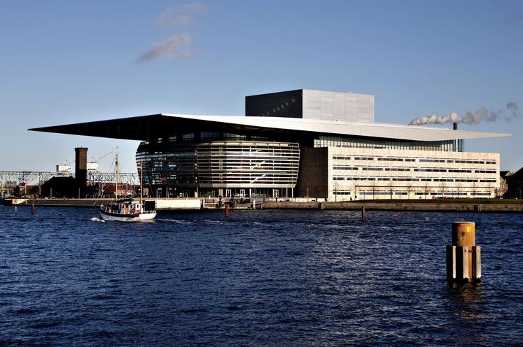 Sitespecifik. En ny opera om Operaen gives til... Operaen. Og kulturministeren. 