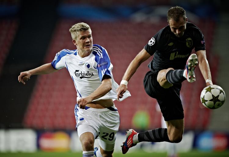 UINTERESSANT. Færre end 16.000 havde købt billet til FC Københavns hidtil vigtigste kamp i sæsonen. 