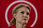 dagsorden. Statsminister Helle Thorning-Schmidt måtte igen tale om dagpengesituationen, da Socialdemokraterne holdt sommermøde i dag. 
