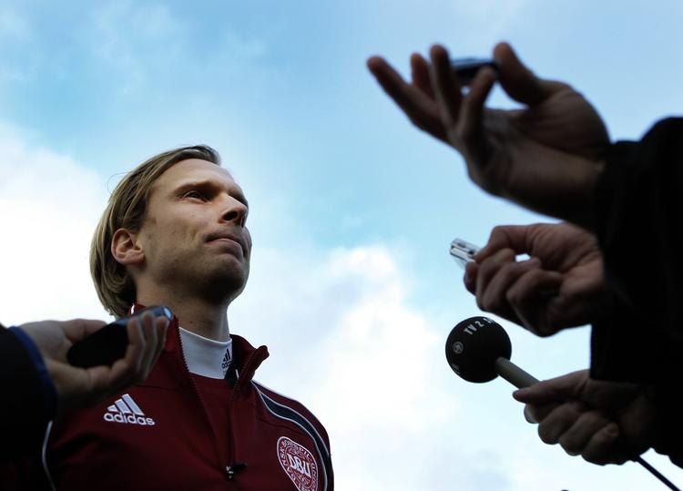 rutineret. Christian Poulsen har stoppet karrieren på landsholdet, men fortsætter nu fodboldlivet to år i hollandsk fodbold hos Ajax, hvor der i forvejen er pæn dansk repræsentation. 