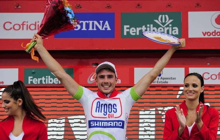 Sejr. En glad John Degenkolb mellem spanske señoritas. 
