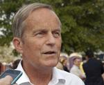Problemskaber. Todd Akin mener selv, at han blot har brugt uheldige formuleringer. Stærke kræfter i hans eget parti mener, at han har kvajet sig så voldsomt, at han skal droppe at blive valgt som senator for ikke at skade partiet. 