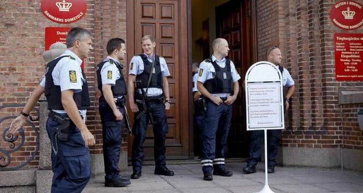 sigtelser. Politiet forventer flere sigtelser i den kommende tid. I går blev to unge mænd varetægtsfængslet for mordforsøg og trusler mod vidner. 