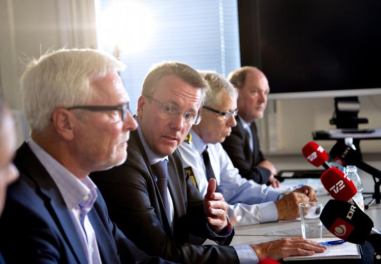 HASTEMØDE. Vollsmose-situationen blev drøftet mellem borgmester Anker Boye (S), justitsminister Morten Bødskov (S), politidirektør Poul Løhde og boligminister Carsten Hansen (S). Også socialminister Karen Hækkerup (S) - som ikke er med på billedet - deltog. 