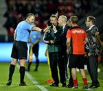 OPHIDSELSE. Indignationen var stor hos FCM-træner Glen Riddersholm, da Maksim Layushkini udviste Morten 'Duncan' Rasmussen. 