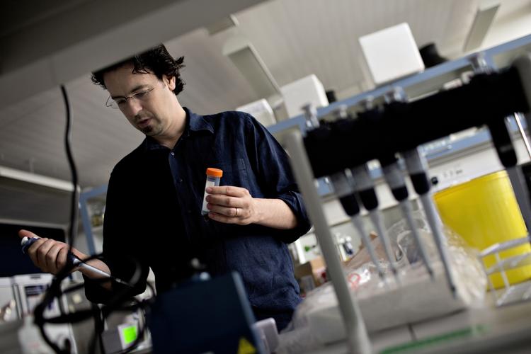 Fedt. Forskere ved Københavns Universitet har fundet en mekanisme, der kan tvinge fedtnedbrydende enzymer til at være langt mere effektive. Det peger fremad mod ny slankemedicin. 