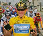 syvdobbelt. Lance Armstrong viser syv fingre til fotografen efter sin sidste sejr i Tour  de France i 2005. 