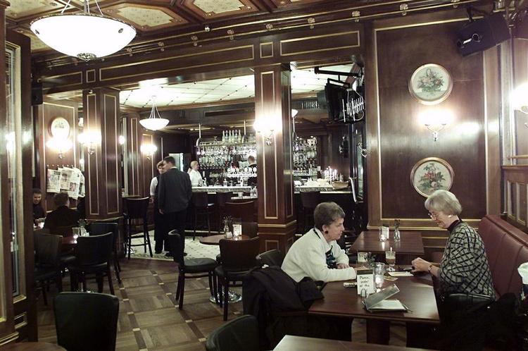 Altmodisch. Cafe A Porta ser stort set ud som, da den åbnede i 1793. Men interiøret er reelt fra 1999 - dog skabt ud fra det oprindelige design. (Arkivfoto) 
