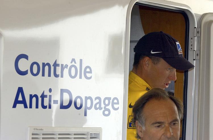 Doping. Kun UCI kan fratage Armstrong hans Tour de France-sejre, siger Anti Doping Danmarks direktør. 